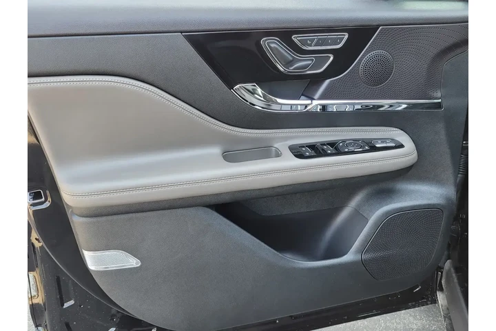 $32455 : Lincoln Corsair 2025 Premier image 10