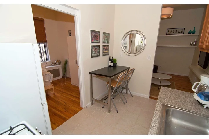 $1500 : Fully Furnished image 2