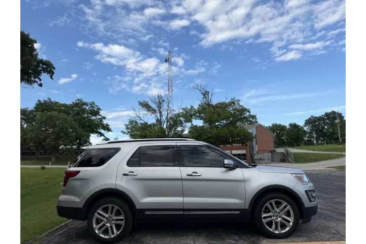 $12999 : 2017 Explorer Limited image 5