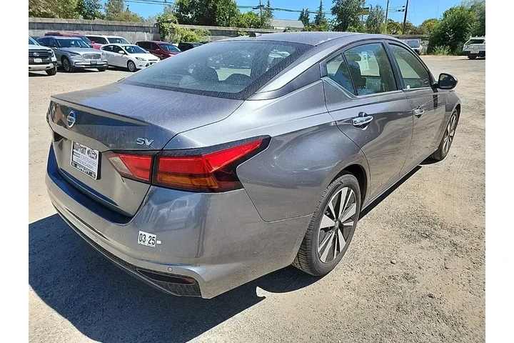 $17200 : Nissan Altima 2022 2.5 SV 4d image 6
