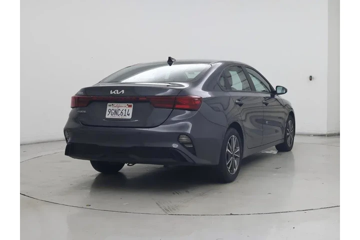 $18998 : Kia Forte 2023 LXS 4dr Sedan image 8