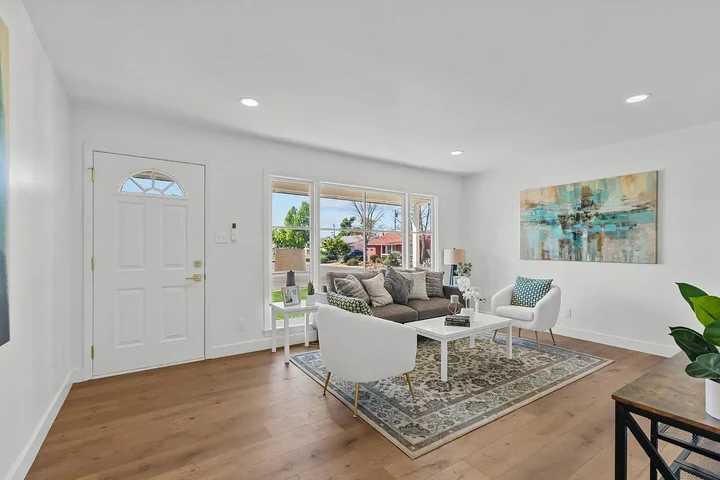 $1300 : 5625 La Campana Way, Sacrament image 2