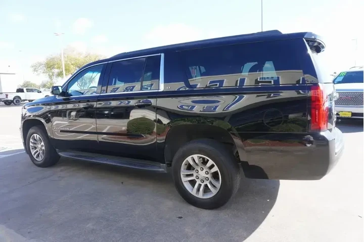 Chevrolet Suburban 2019 4x2 image 4