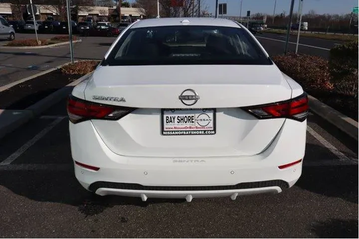 $17876 : Nissan Sentra 2025 SV 4dr Se image 7