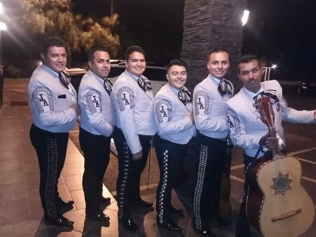 Mariachis Juvenil Azteca de M image 7