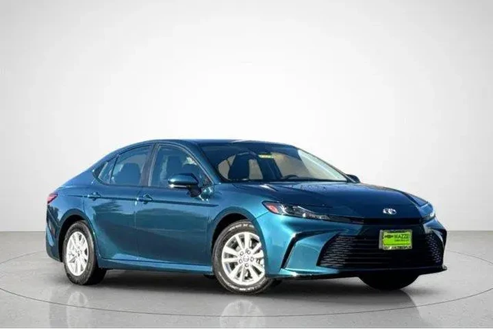 $24591 : Toyota Camry 2025 SE 4dr Sed image 2