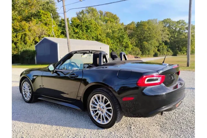 $11995 : 2017 FIAT 124 Spider Classica image 5