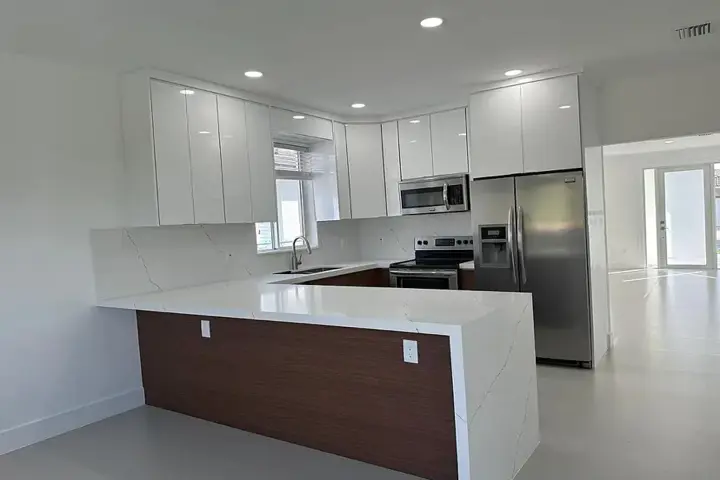 $2360 : Beautiful 3 bedroom in Miami image 3