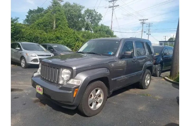 $7800 : 2012 Liberty Sport image 4