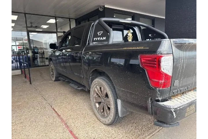 $37262 : Nissan Titan 2024 4x4 SV 4dr image 3