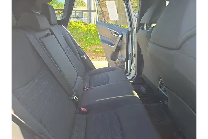 $39995 : Toyota RAV4 Hybrid 2025 AWD image 10