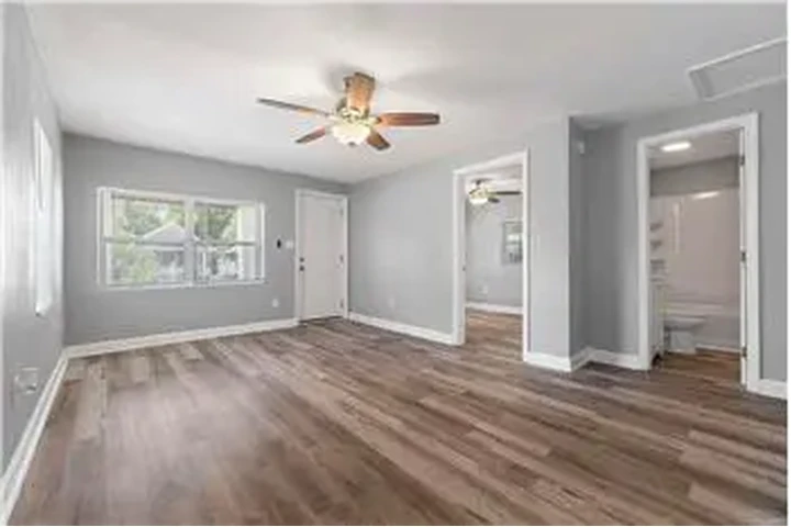 $850 : Rental property with 2 bedro image 4