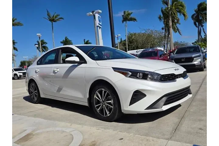 $18448 : Kia Forte 2022 LXS 4dr Sedan image 8