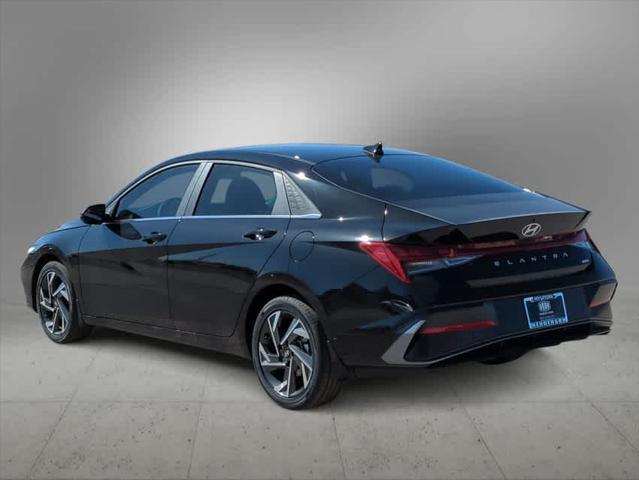 $29640 : New 2024 Hyundai ELANTRA HYBR image 3