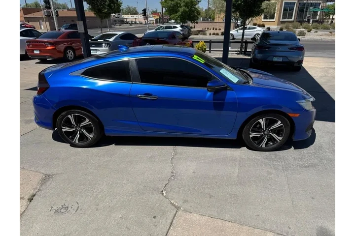 2017 Civic Touring Coupe CVT image 4