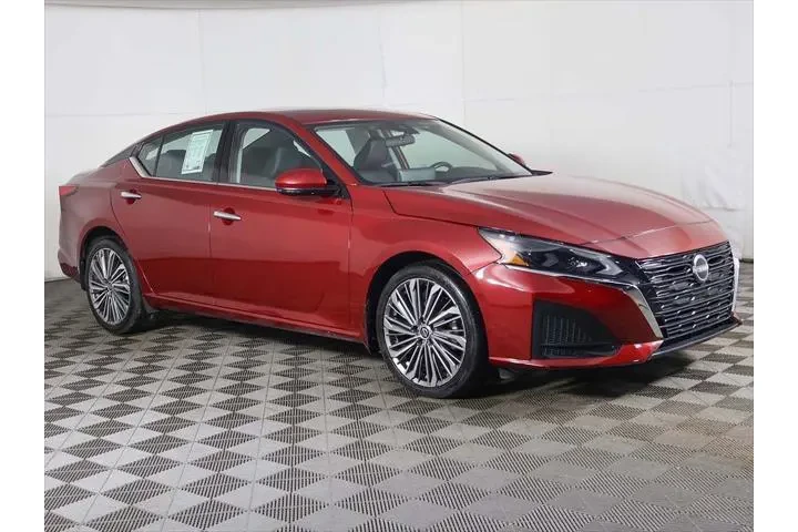 $24193 : Nissan Altima 2023 AWD 2.5 S image 2