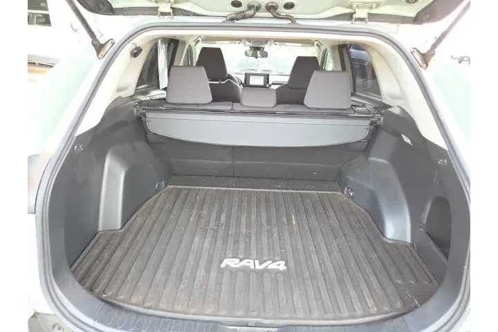 $25995 : Toyota RAV4 2021 XLE 4dr SUV image 9