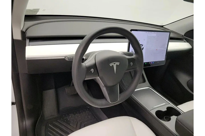 $33998 : Tesla Model Y 2021 AWD Long image 9