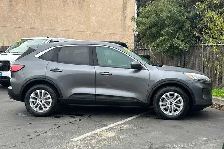 $14750 : Ford Escape 2021 SE 4dr SUV image 7