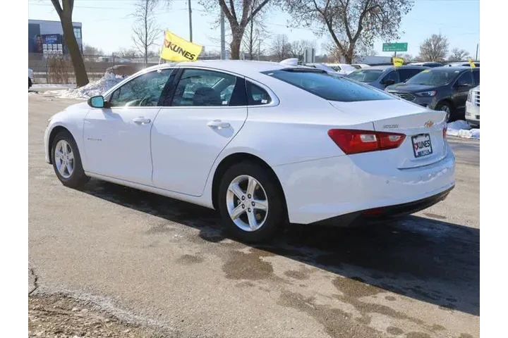 $18177 : Chevrolet Malibu 2024 LT 4dr image 6