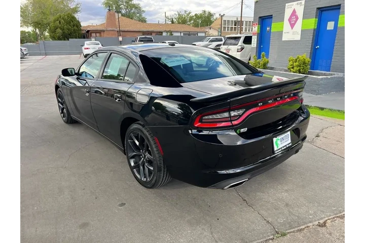 2019 Charger SXT image 7