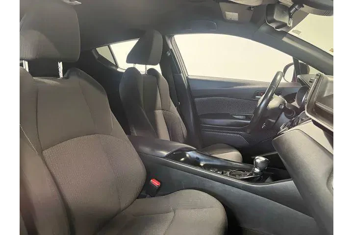 $14939 : Toyota C-HR 2018 XLE 4dr Cro image 10