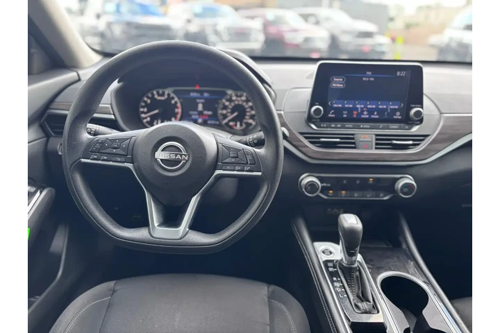 2023 Altima SV image 8