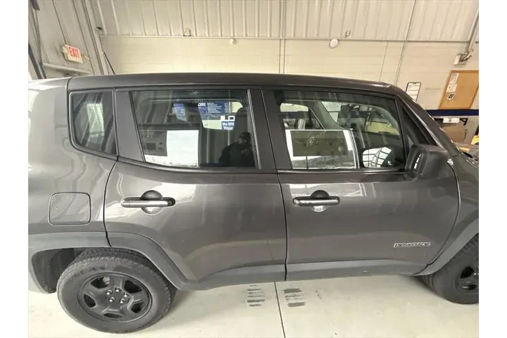 $9998 : Jeep Renegade 2016 4x4 Sport image 2