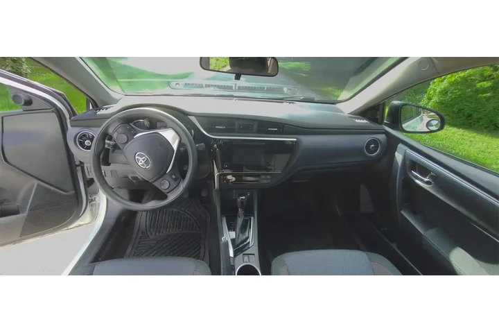 $7700 : 2018 Corolla LE image 5