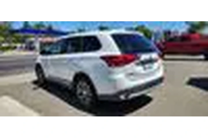 $9995 : 2017 Outlander image 4