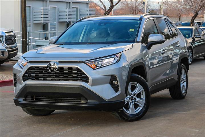 $25100 : Pre-Owned 2021 Toyota RAV4 XLE image 1