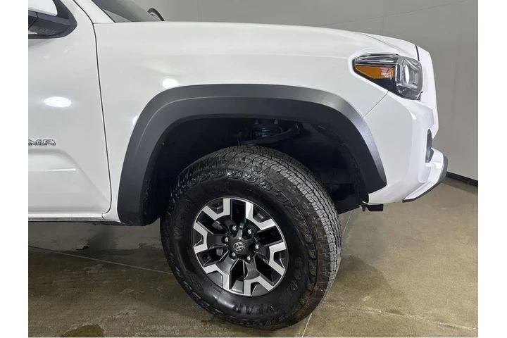 $40989 : Gold Certified2023 Tacoma TRD image 9