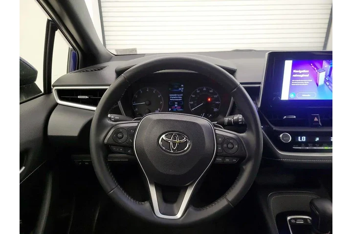 $24998 : Toyota Corolla Hatchback 202 image 10