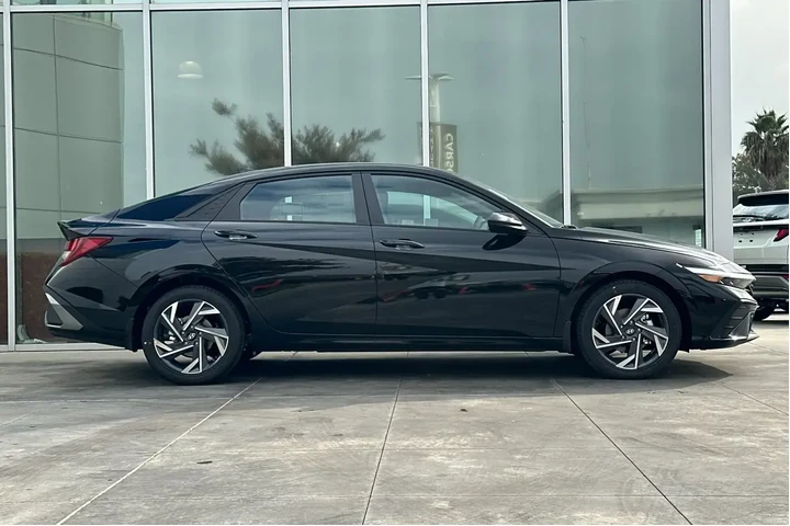 $23000 : Hyundai ELANTRA 2025 SEL Spo image 3