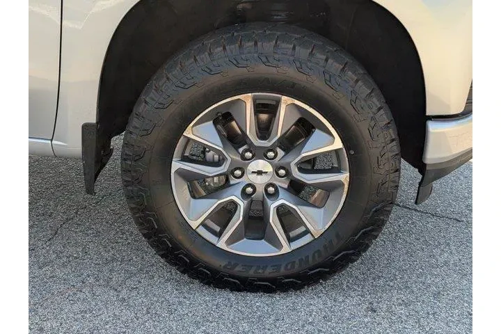 $31999 : Chevrolet Silverado 1500 202 image 6