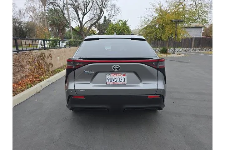 $31995 : Toyota bZ4X 2025 XLE 4dr Cro image 4