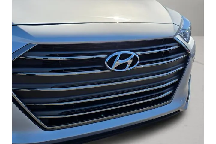 $8266 : Hyundai ELANTRA 2017 Limited image 9