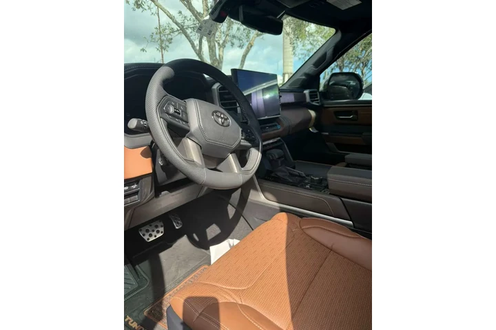 $70000 : 🚘 Tundra 2025 * image 4