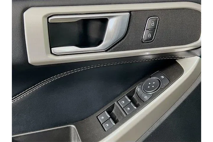 $28975 : Ford Explorer 2022 AWD XLT 4 image 9