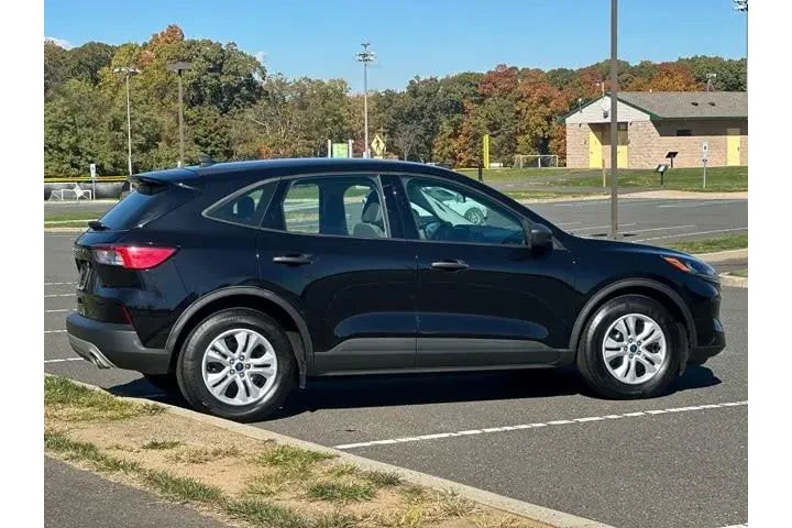 $18995 : Ford Escape 2022 S 4dr SUV image 5