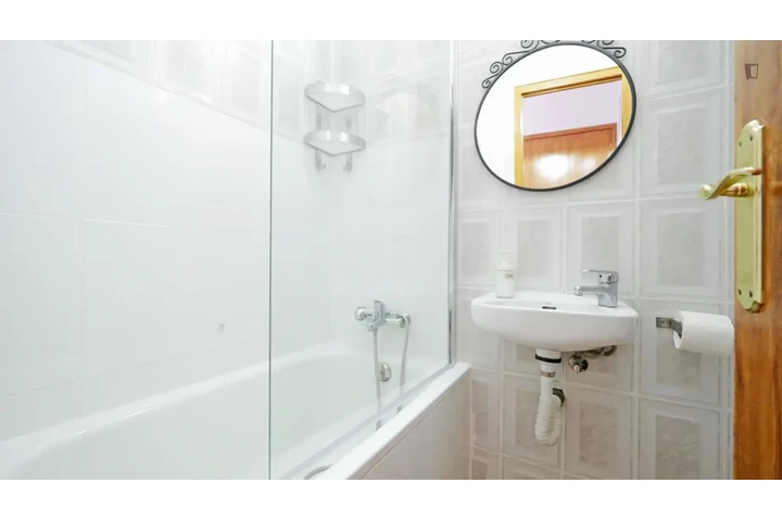 $850 : HOUSE FOR RENT IN BARCELONA image 4