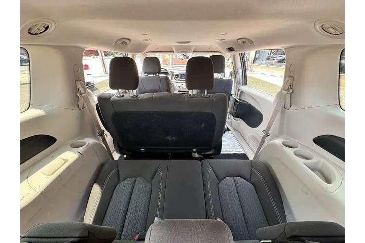 $10850 : Chrysler Voyager 2020 L 4dr image 10