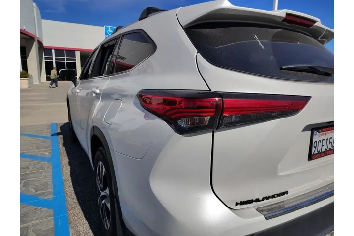 $30848 : Toyota Highlander 2022 XLE 4 image 1