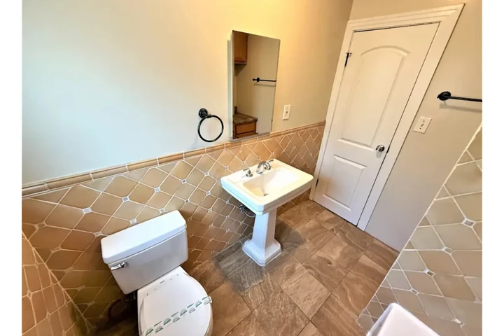 $1950 : 2 bedroom house in South LA image 8