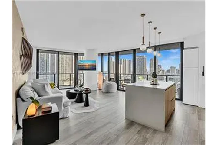 $8300 : Rental property with 2 bedro image 7