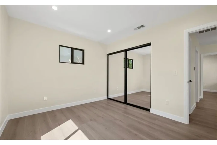 $2500 : 3 Bedroom Home in Leimert Park image 8