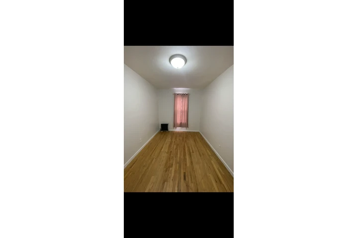 $250 : Rento cuarto Bronx semanal image 1