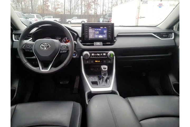 $22998 : Toyota RAV4 2021 AWD XLE Pre image 8