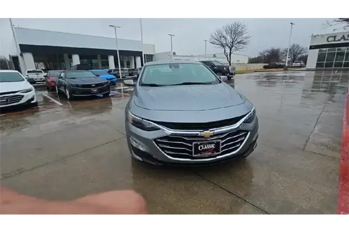 $16987 : Chevrolet Malibu 2023 LT 4dr image 2