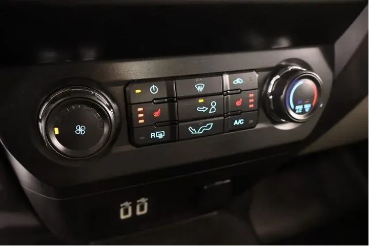 $25780 : Ford F-150 2019 4x4 XLT 4dr image 8